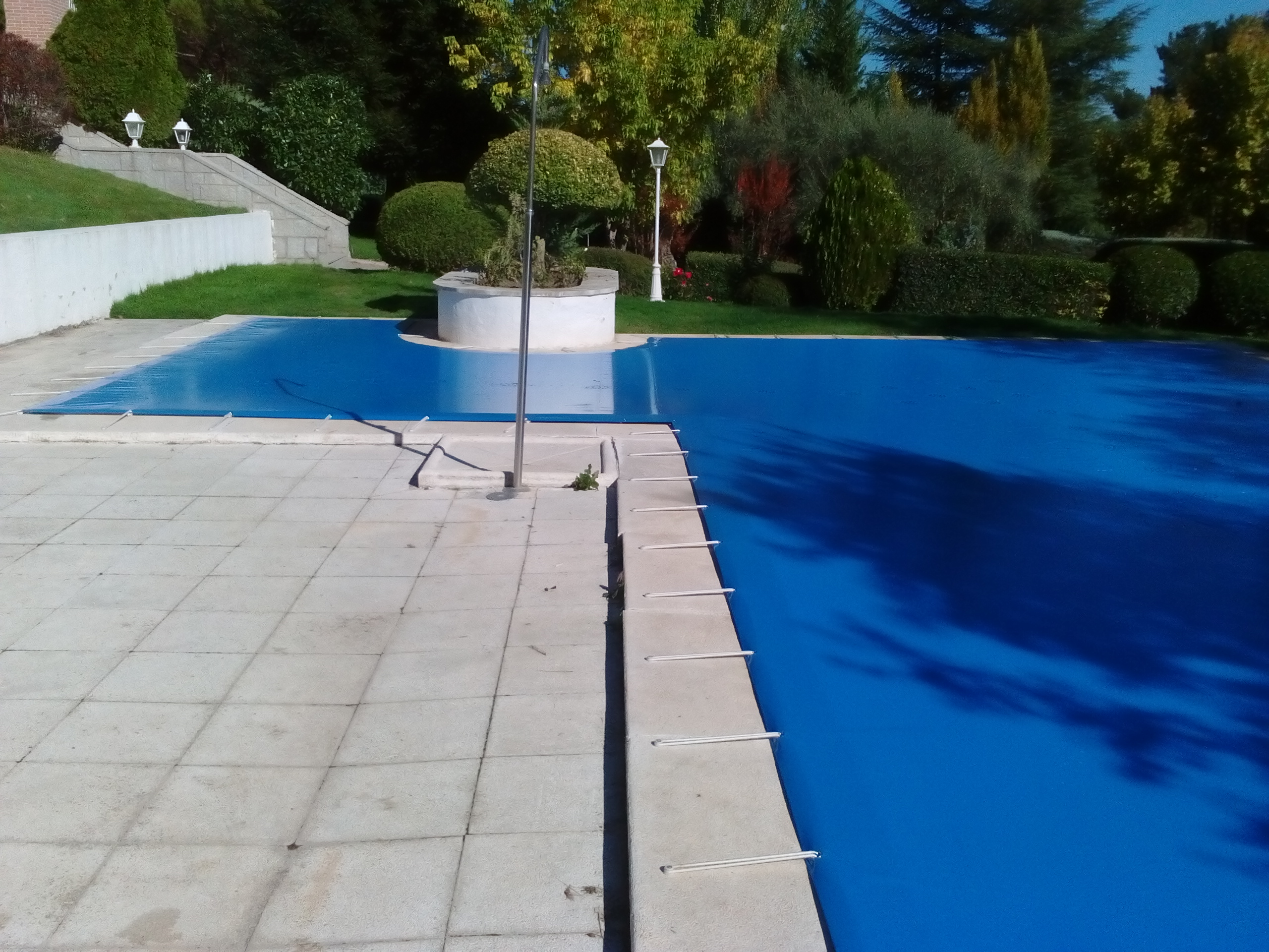 Cobertor de protección, para piscina Coinpol modelo Góndola 3. - Piscilona